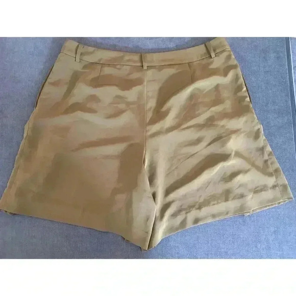 Ralph Lauren Woman's Olive Green Pleated High Waisted Button Shorts Size 14P - Picture 3 of 6